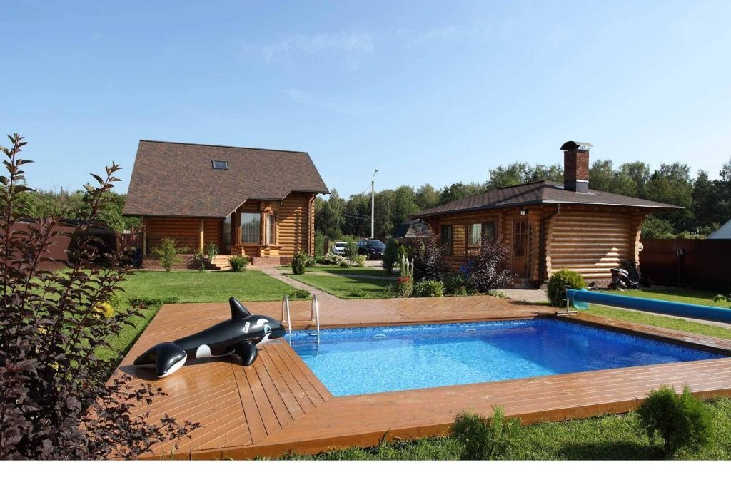 правильное расположение бани из бревна от дома из дерева