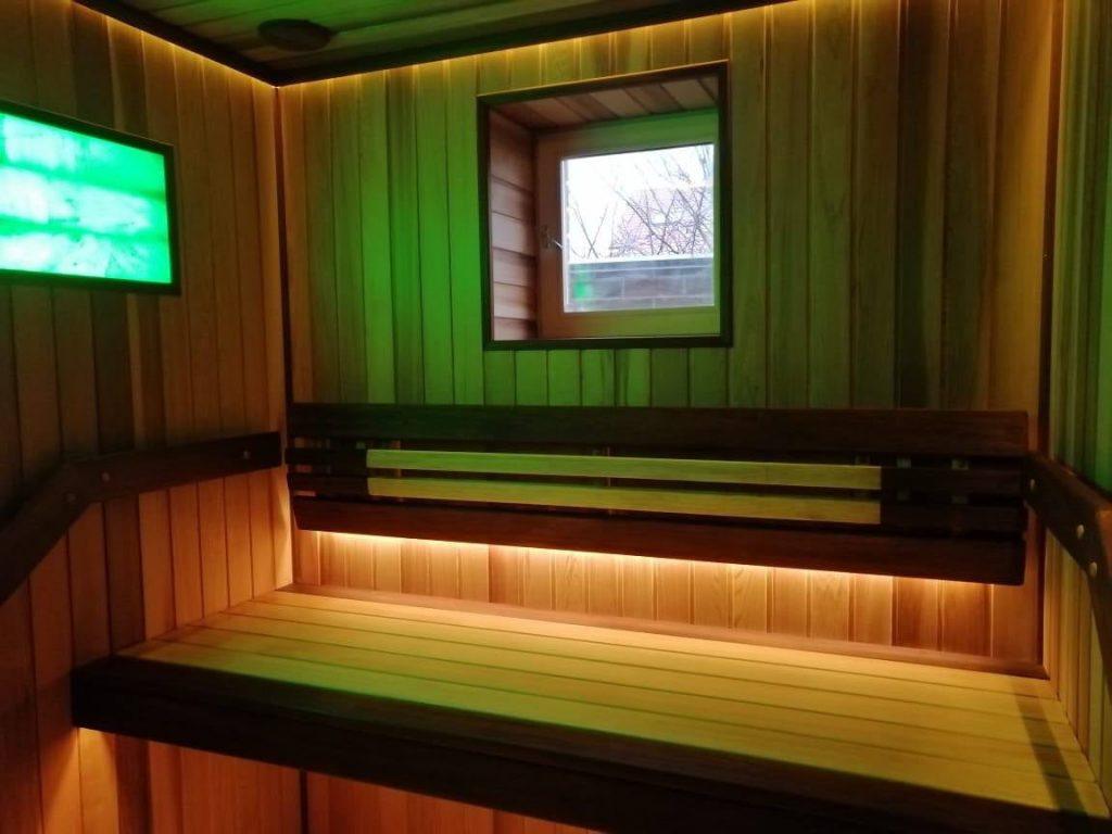 Отделка парной канадским кедром и абашем 1,8х1,6 - фото процесса строительства